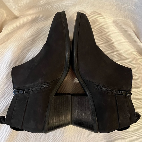 Steve Madden Bradi black suede bootie w/ western buckle detail, like new SZ 8.5‎ - Picture 7 of 9